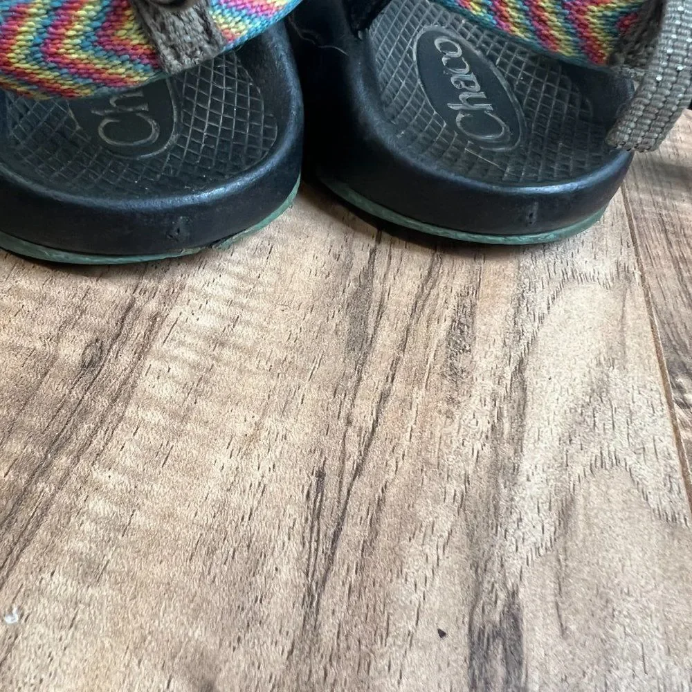 ‎Chacos size 4